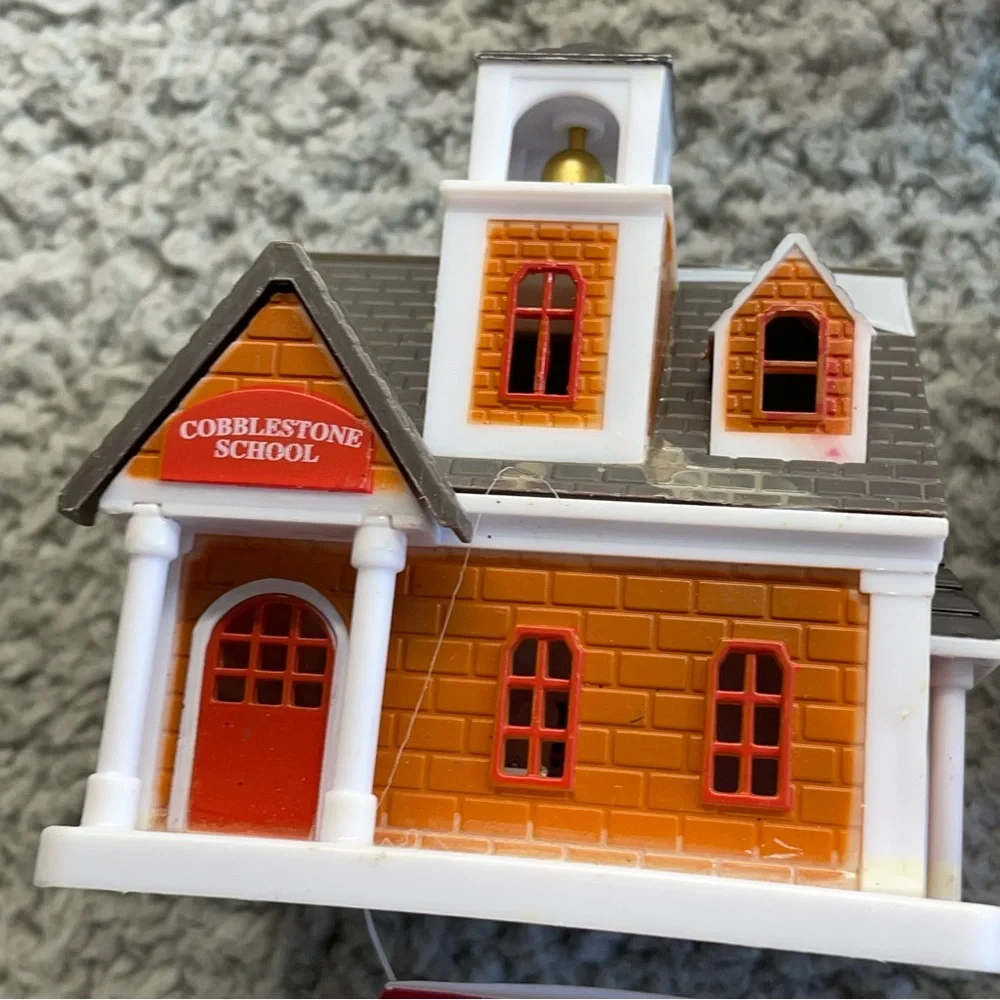 Christmas Cobblestone Corners‎ Set of 5 winter village miniatures Buildings NWT